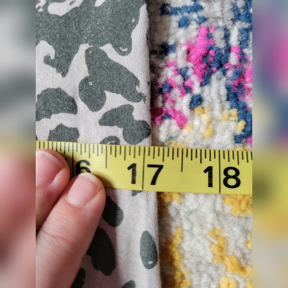 FREE W BUNDLE Colcci printed tank top - Picture 6 of 10